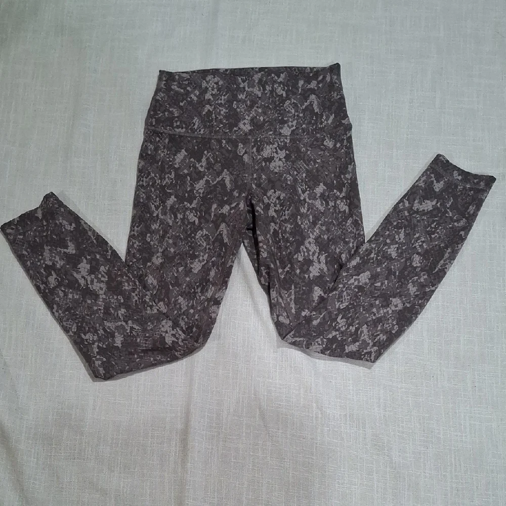 lululemon athletica women's Brown Patterned Leggings Size 6